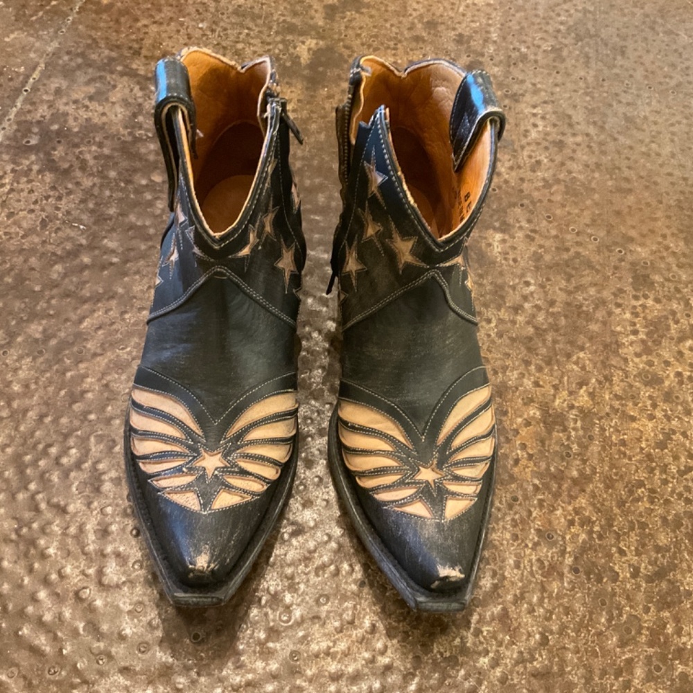 Old Gringo United Black and Tan Star Cutout Ankle Boots - Picture 2 of 5